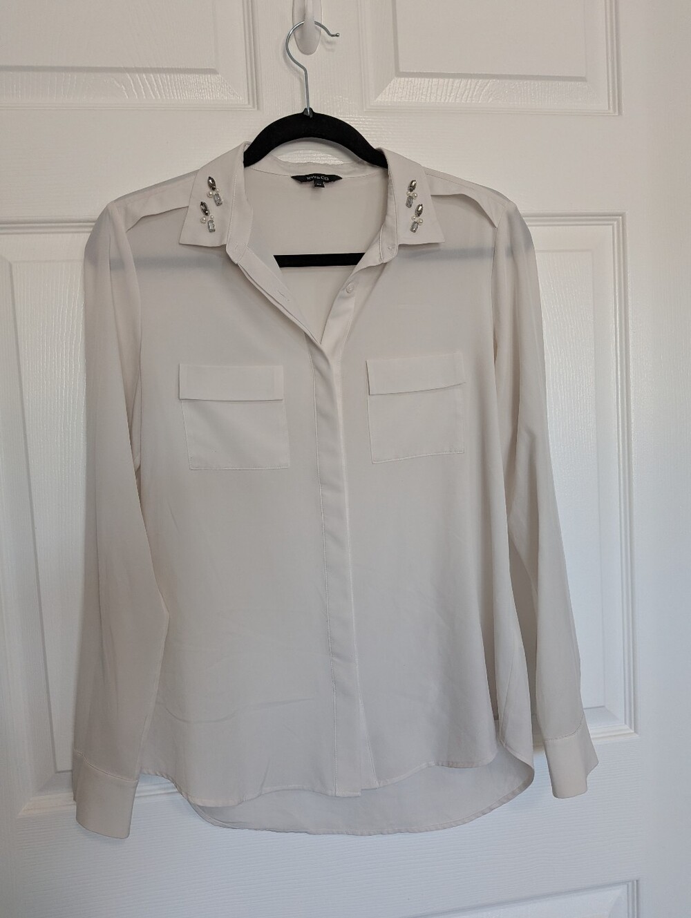 RW&CO. Off-White Embellished Collar Button Up Blouse - Size S